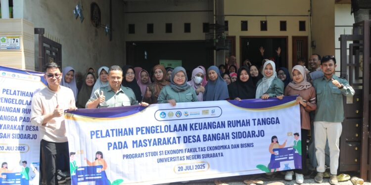 Dosen Ekonomi FEB UNESA Gelar Pelatihan Pengelolaan Keuangan Rumah Tangga di Desa Bangah Sidoarjo