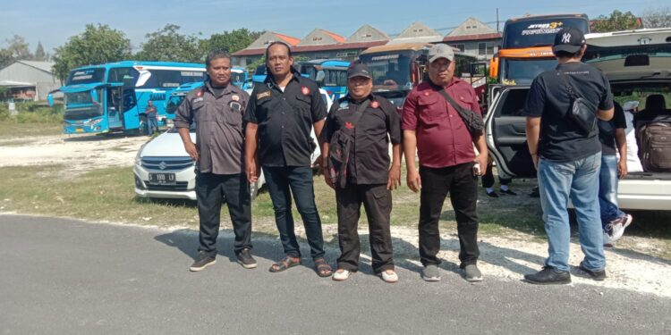 Polsek Babat tugas pengawalan Perjalanan Rombongan Perguruan IKSPI Menuju Lapangan Gajah Mada