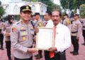 Wujud Apresiasi, Kapolres Gresik Beri Penghargaan kepada 25 Personel dan Warga yang Berdedikasi