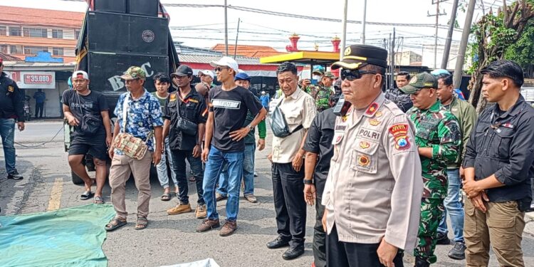 Kapolsek Driyorejo Kompol Musihram Amankan Aksi Unjuk Rasa 
